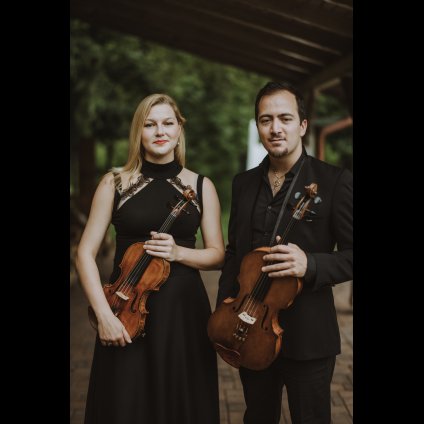 Tanja Sonc, violina in Ribal Molaeb, viola 